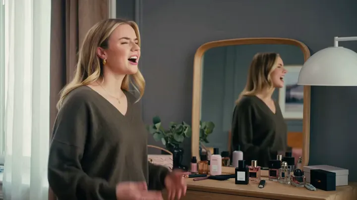 Perfume problem-solution ad
